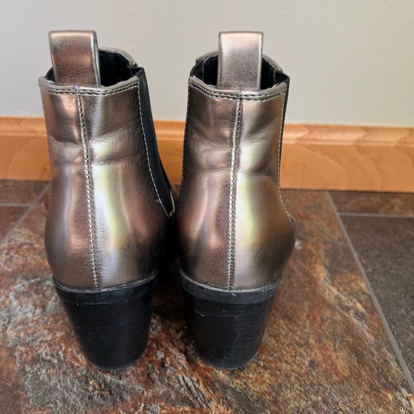 Madden Girl Barbiee pewter silver pull on ankle block heel bootie. Size 6.5 - Picture 5 of 15